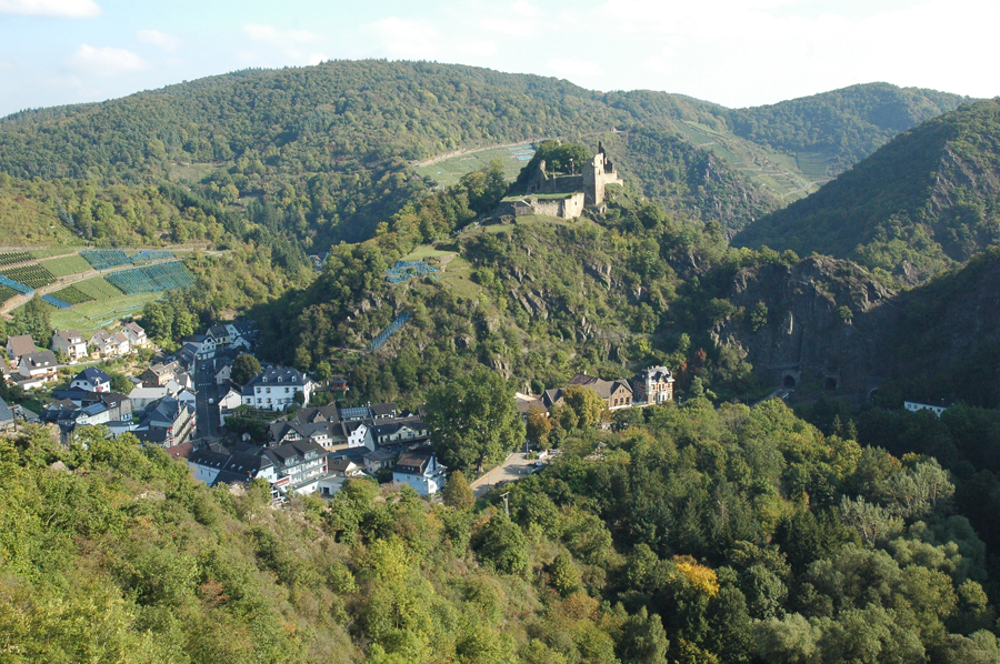 Village of Altenahr with the castle Are
