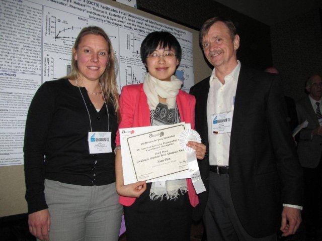 File:Xian getting an award 2.jpg