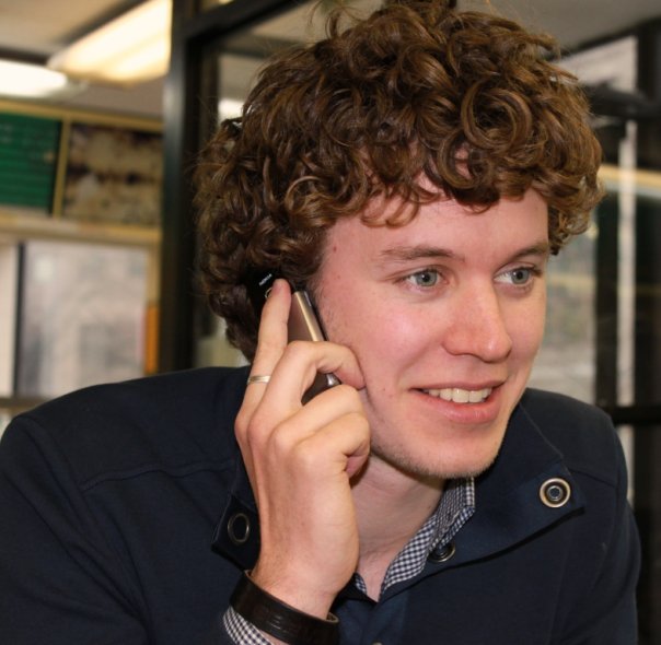 File:TimVos phone.png