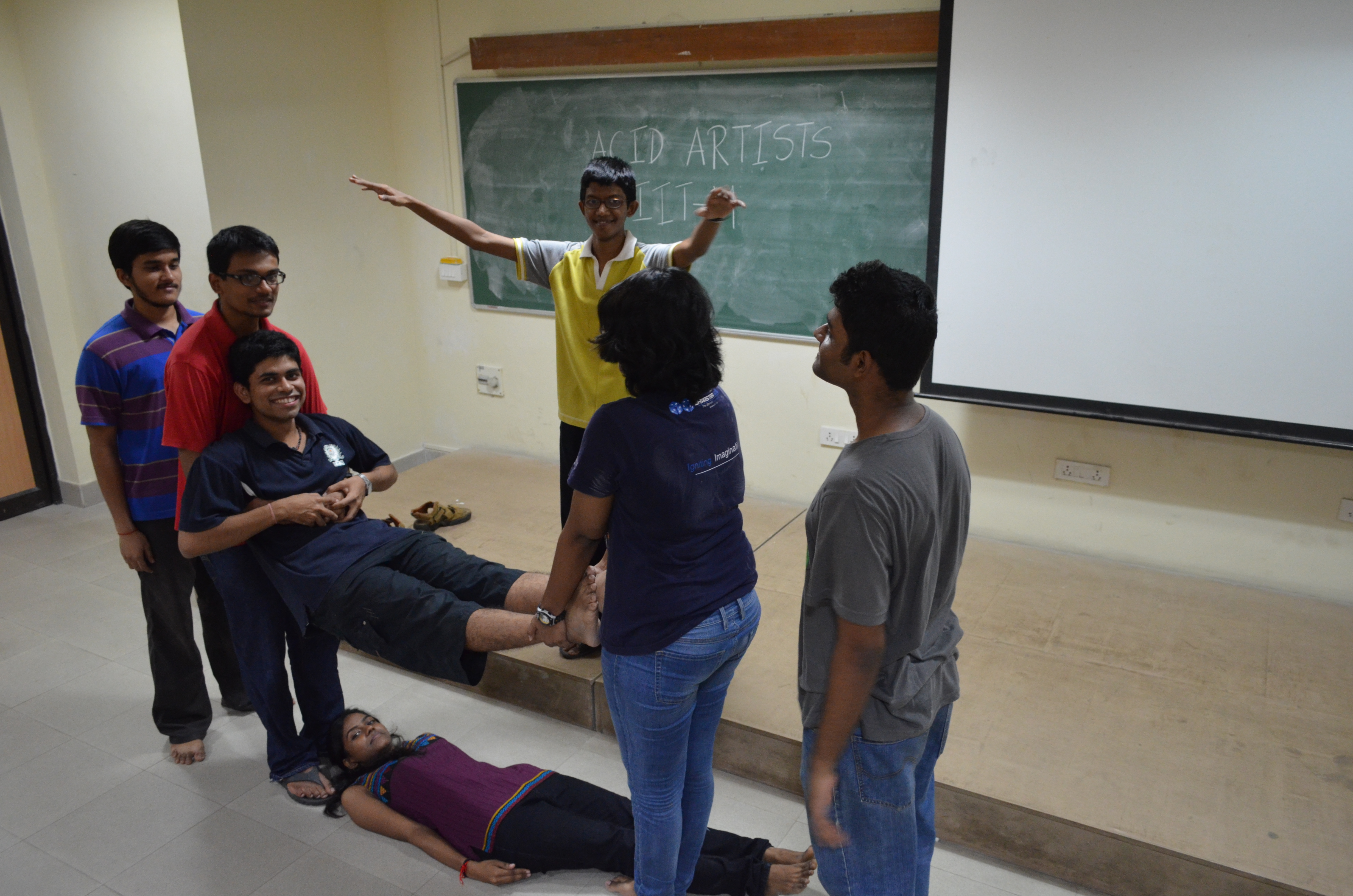 Team Members forming the structure of the DNA Walker
